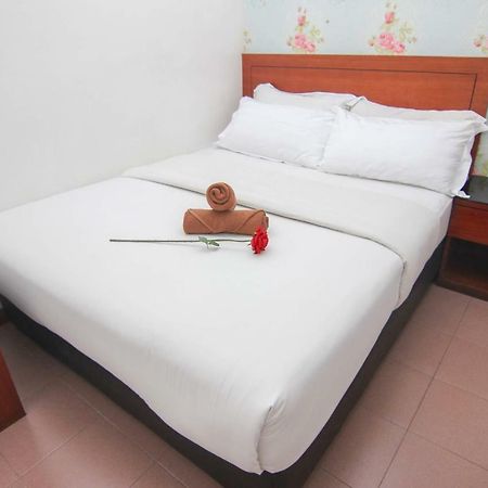Rose Cottage Hotel Taman Daya Johor Bahru Esterno foto