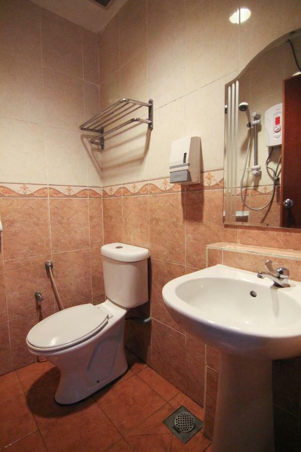 Rose Cottage Hotel Taman Daya Johor Bahru Esterno foto